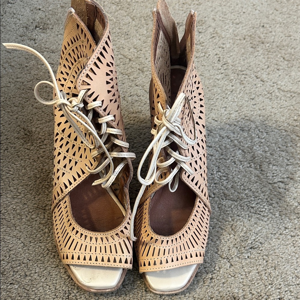 Stylish Tan Lace-Up Women's Shoes